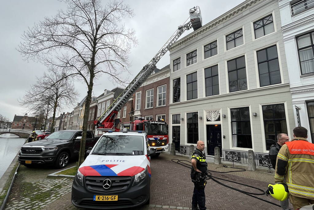 Brand in schoorsteen van woning