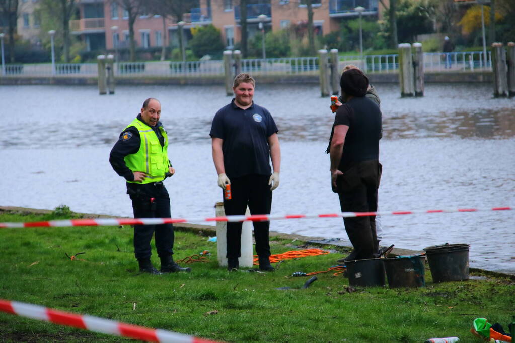 Handgranaat gevonden tijdens magneetvissen