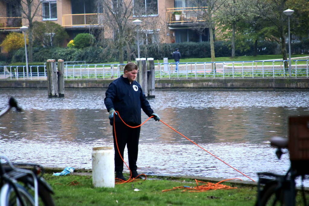 Handgranaat gevonden tijdens magneetvissen