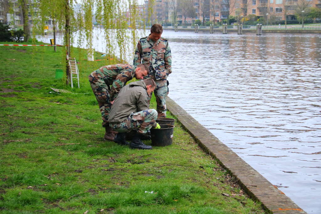 Handgranaat gevonden tijdens magneetvissen
