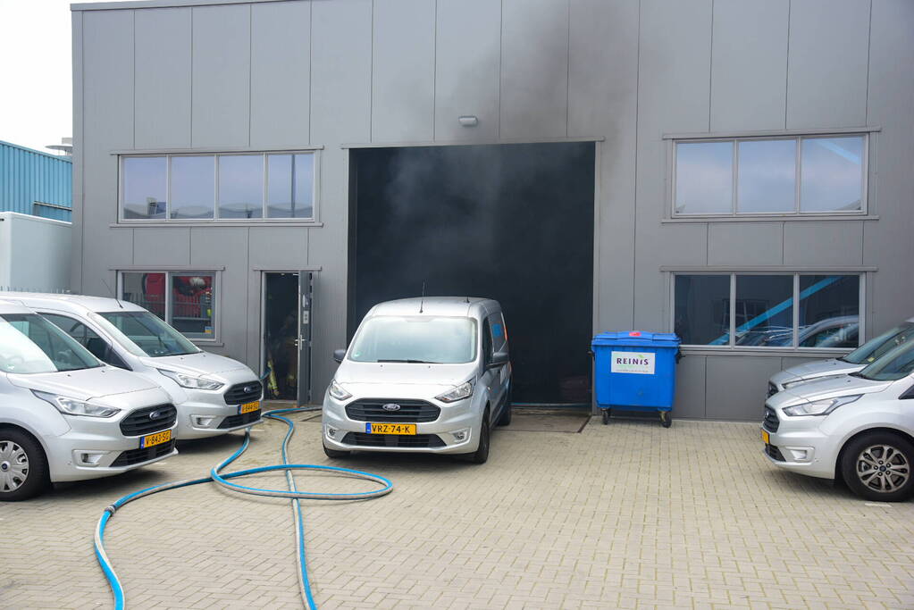 Veel rook bij brand in bedrijfsloods