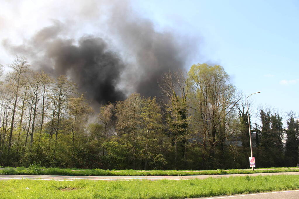 NL-Alert vanwege grote brand in leegstaand bedrijf