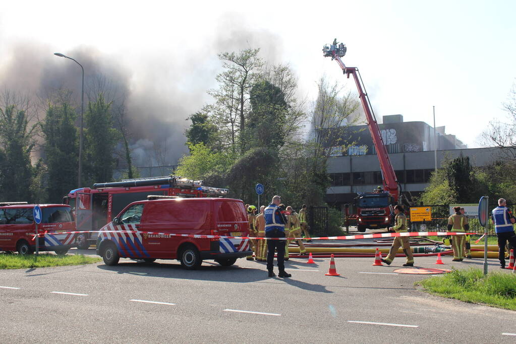 NL-Alert vanwege grote brand in leegstaand bedrijf