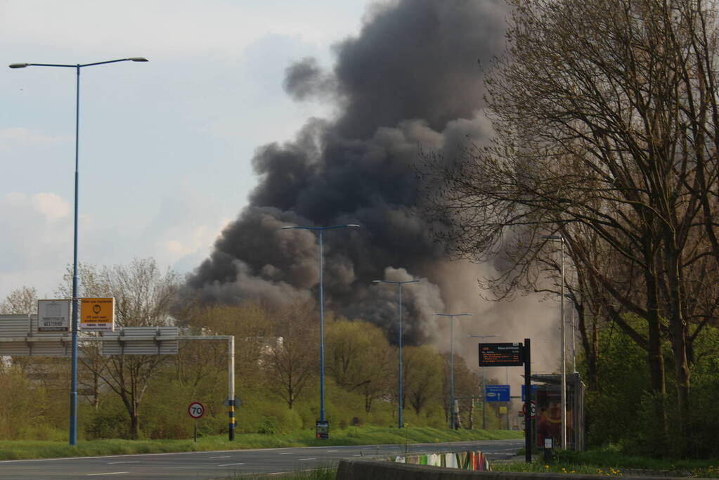 NL-Alert vanwege grote brand in leegstaand bedrijf