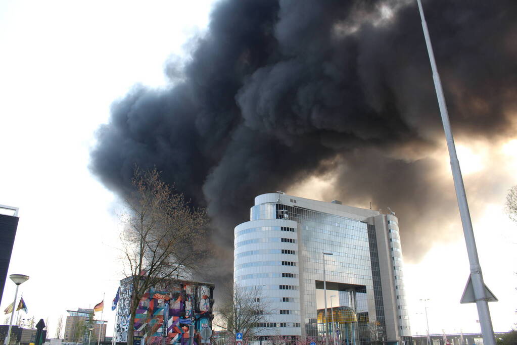 NL-Alert vanwege grote brand in leegstaand bedrijf