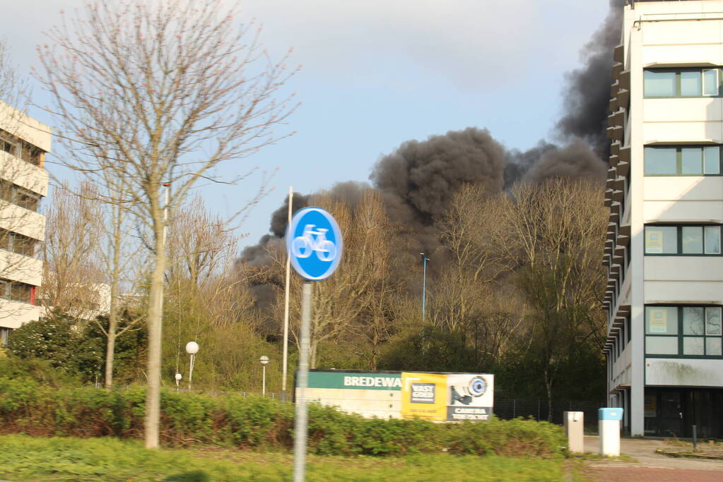 NL-Alert vanwege grote brand in leegstaand bedrijf