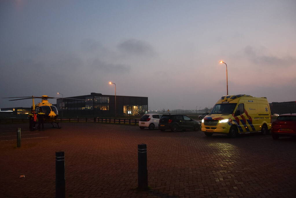 Traumateam assisteert bij incident op straat