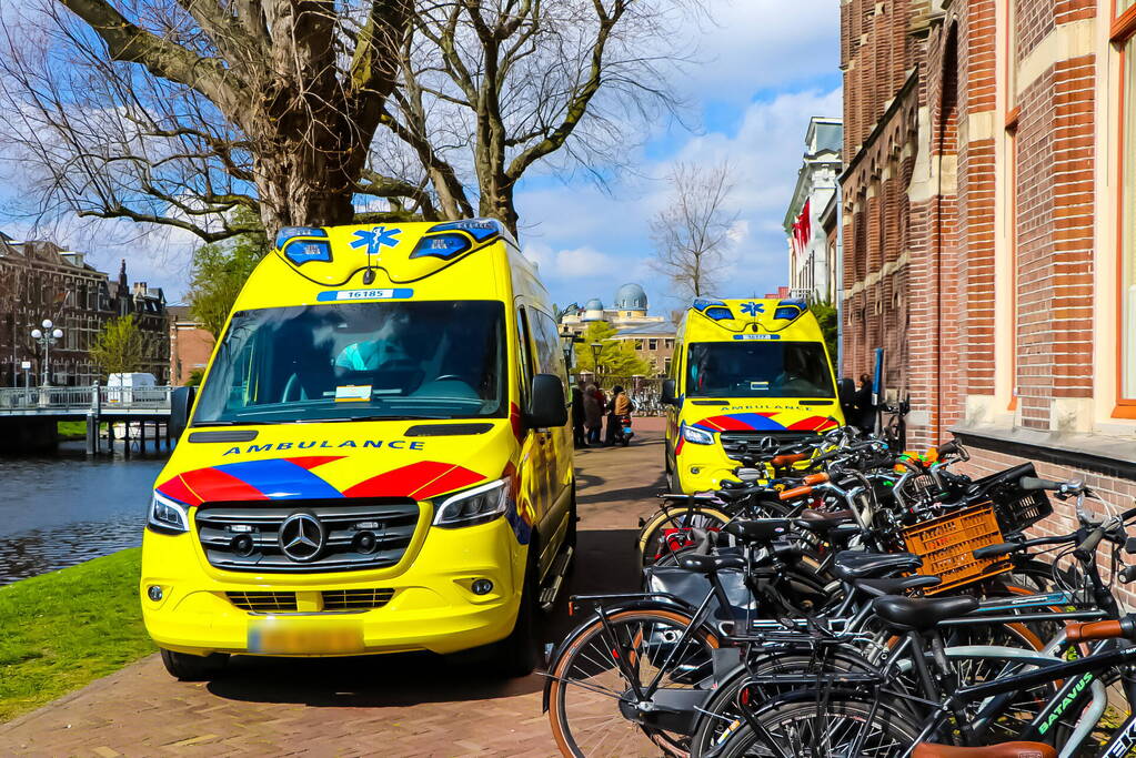 Persoon met spoed naar ziekenhuis na ongeval