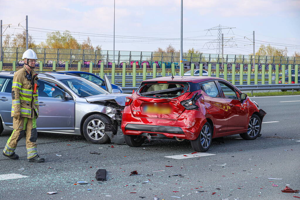 Flinke ravage op snelweg door ongeval