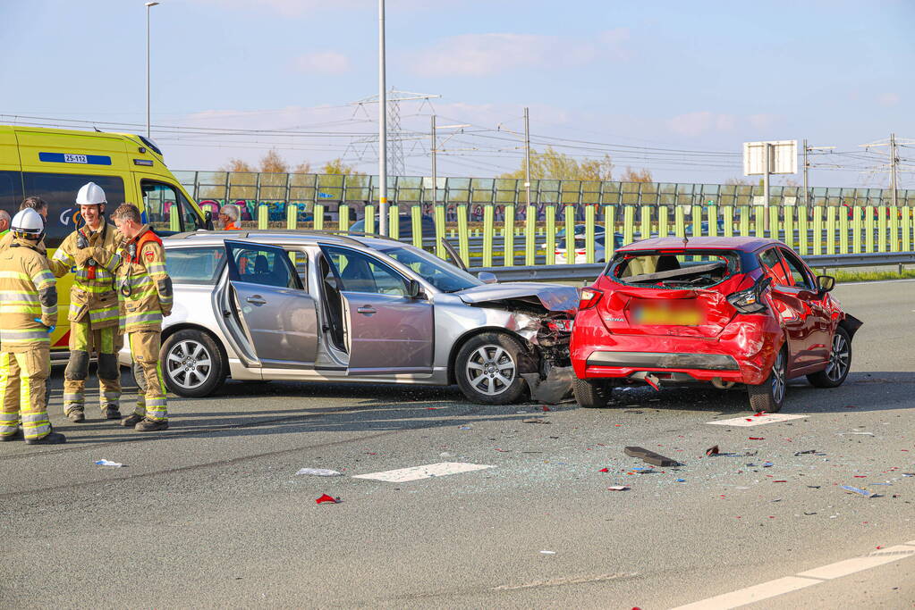 Flinke ravage op snelweg door ongeval