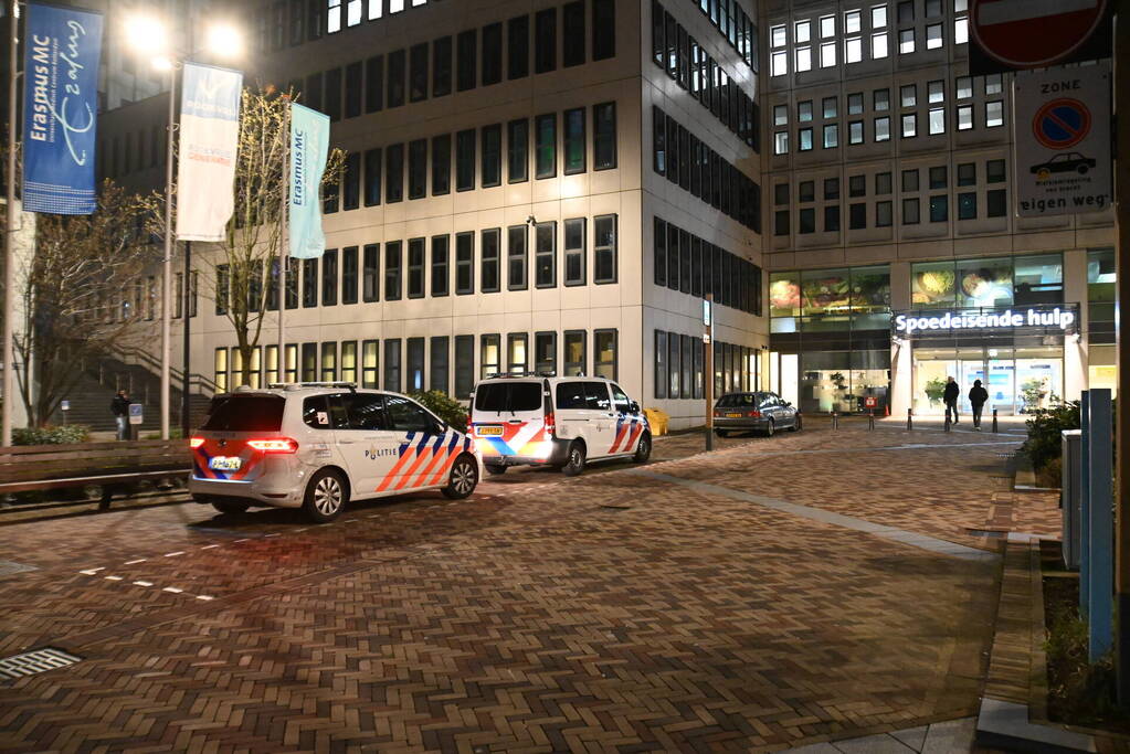 Gewonde na schietpartij afgezet bij ziekenhuis