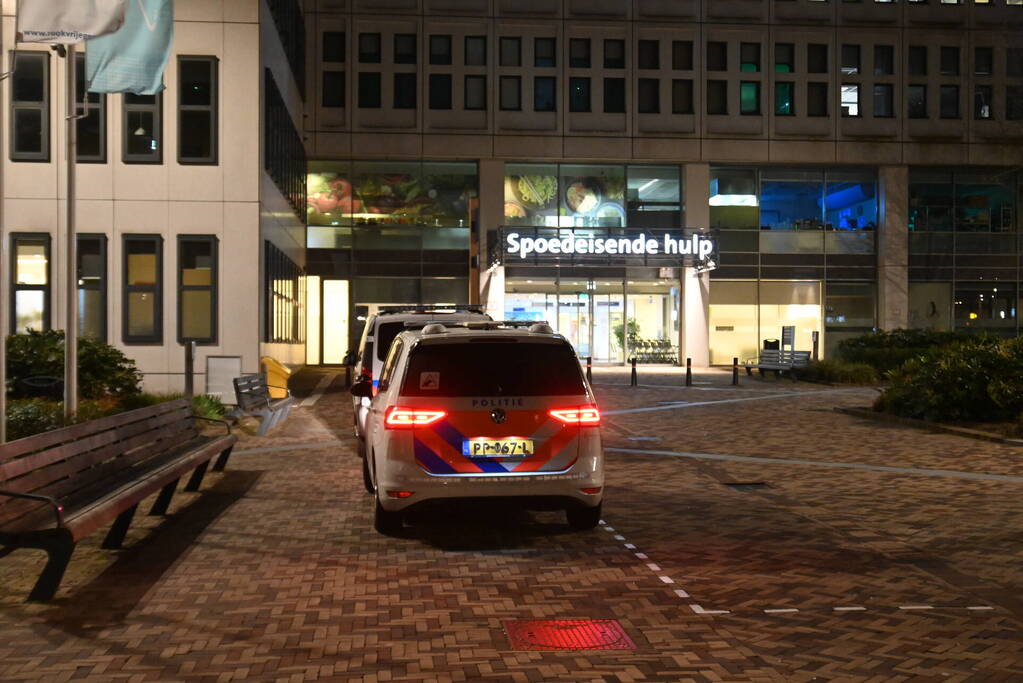 Gewonde na schietpartij afgezet bij ziekenhuis