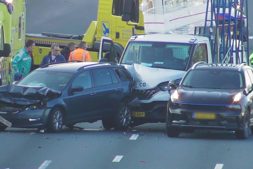 Snelweg deels dicht naar kettingbotsing