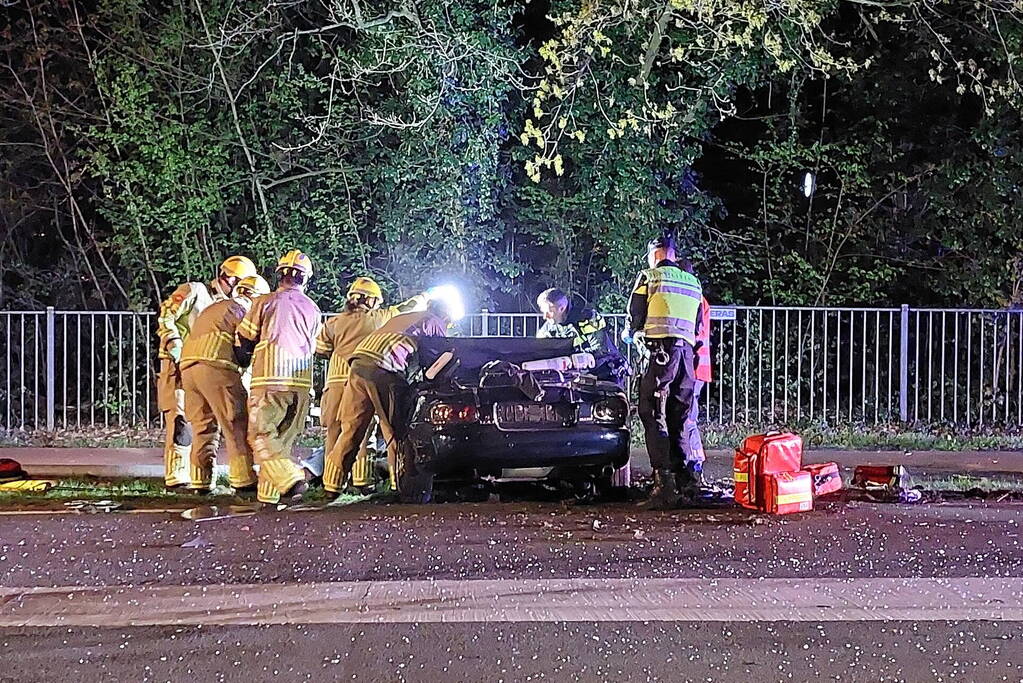 Gewonden en enorme schade bij botsing