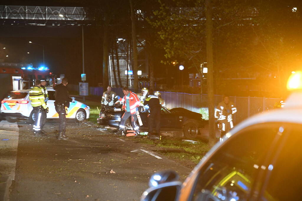 Gewonden en enorme schade bij botsing