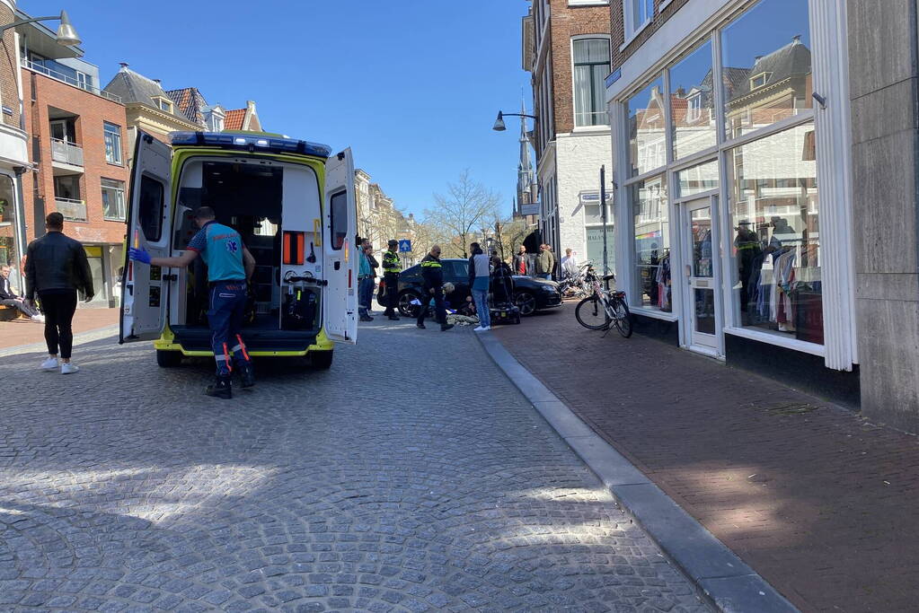 Fietser gewond bij botsing met auto