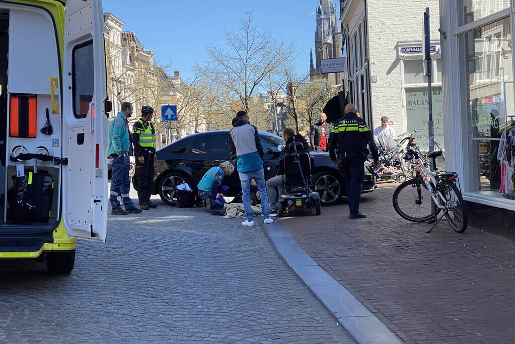 Fietser gewond bij botsing met auto