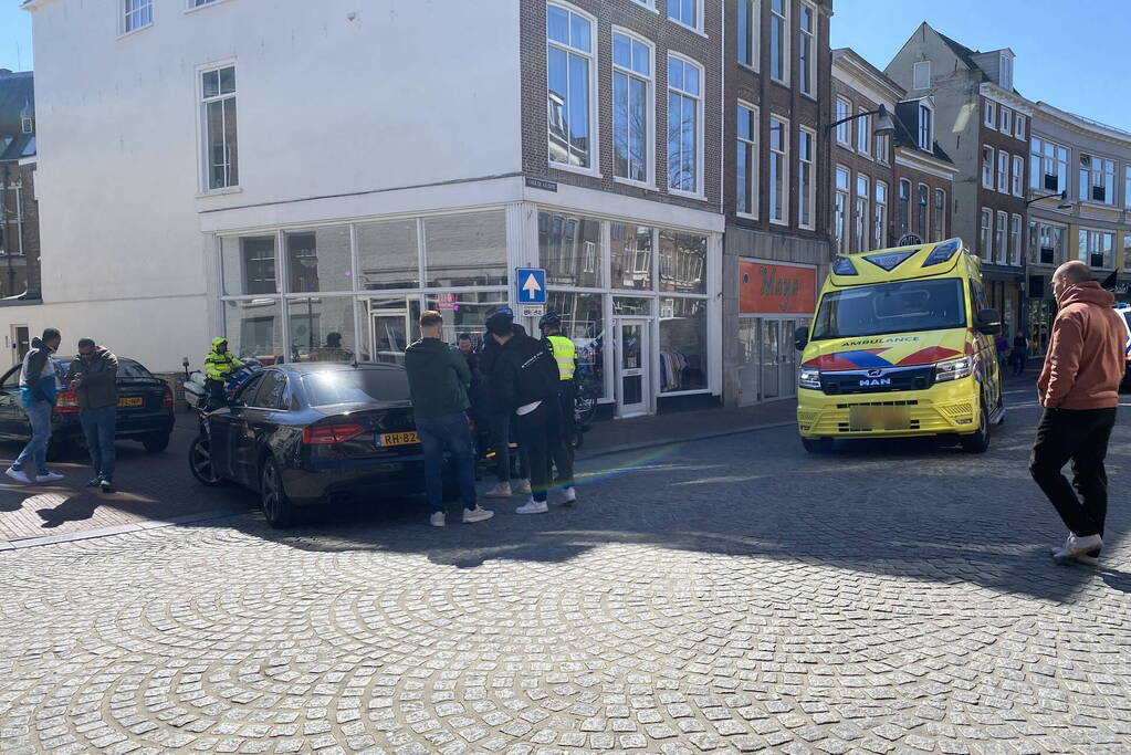 Fietser gewond bij botsing met auto