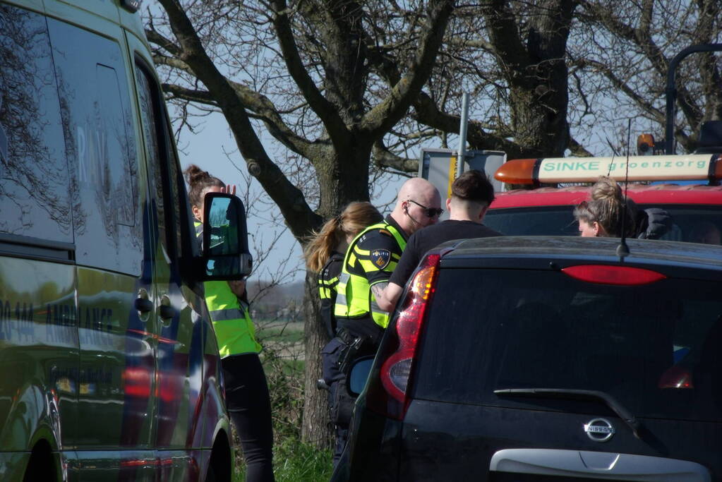 Schade na botsing tussen twee voertuigen