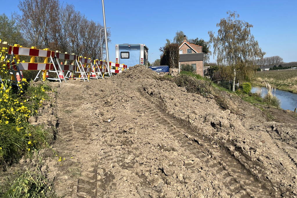 Bever maakt burcht en zorgt voor gevaarlijke situatie