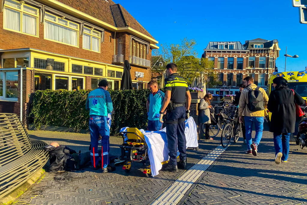 Omstander redt dronken persoon uit water