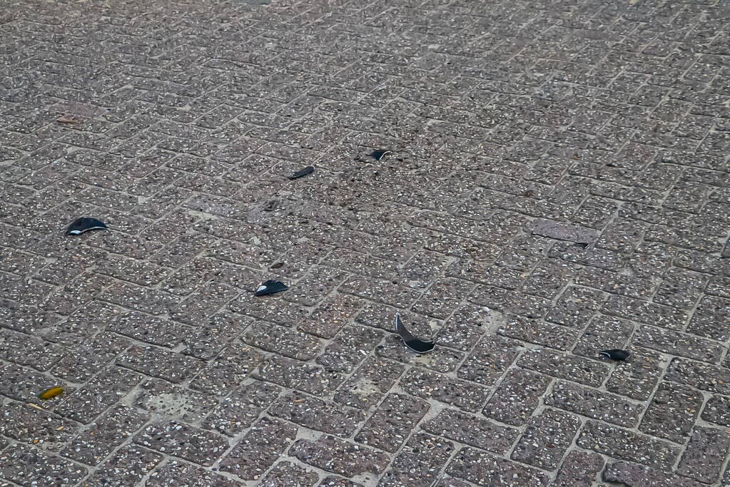 Scooterrijder ten val bij botsing met bestelbus