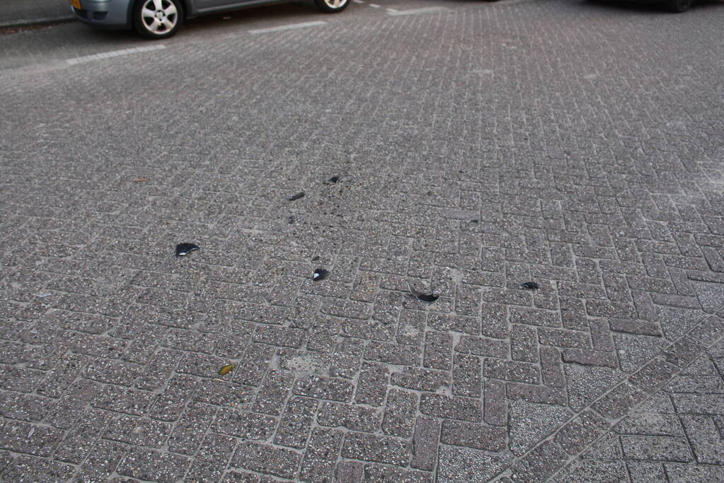 Scooterrijder ten val bij botsing met bestelbus