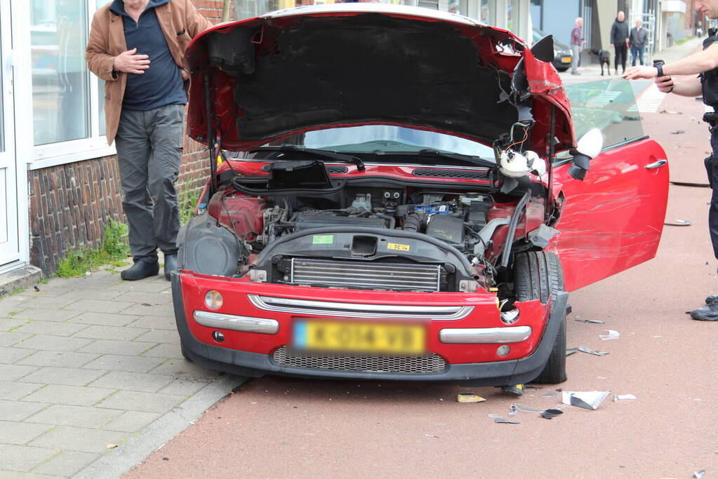 Twee auto's en fietser betrokken bij ongeval