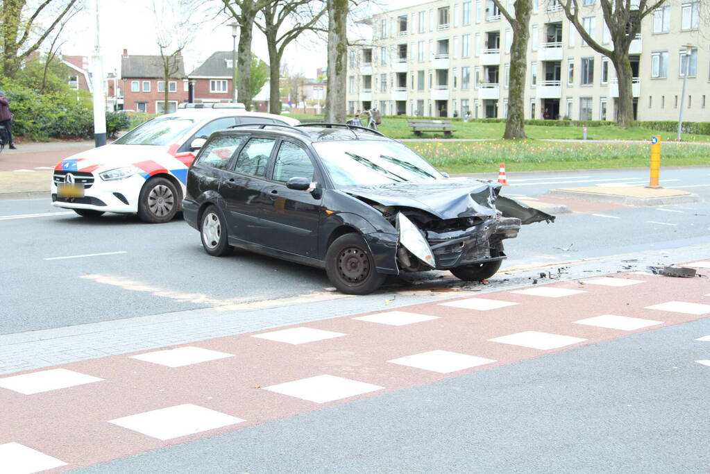 Twee auto's en fietser betrokken bij ongeval