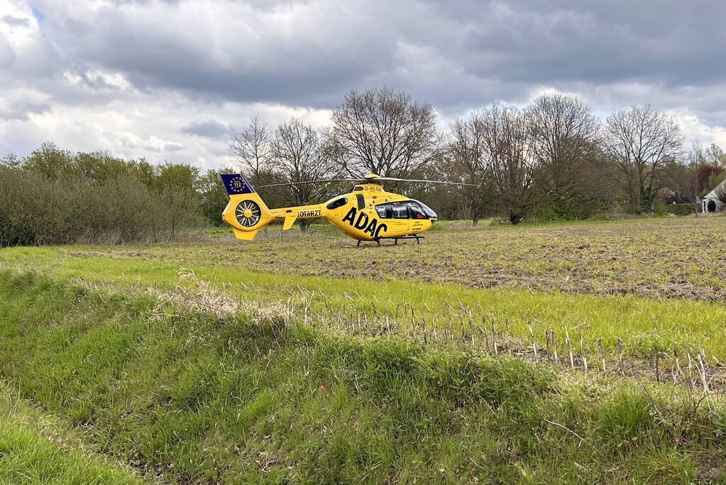 Traumahelikopter landt bij bedrijfsongeval