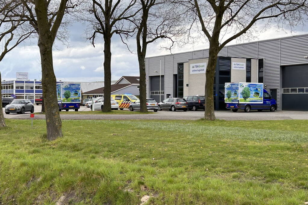 Traumahelikopter landt bij bedrijfsongeval