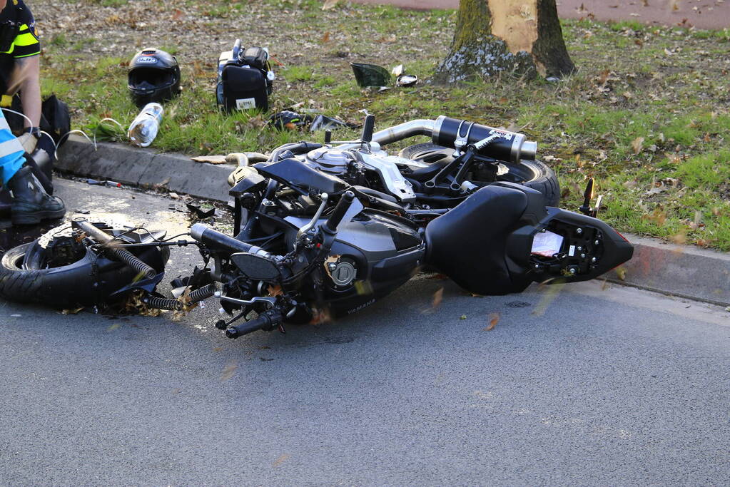 Motorrijder ernstig gewond bij eenzijdig ongeval