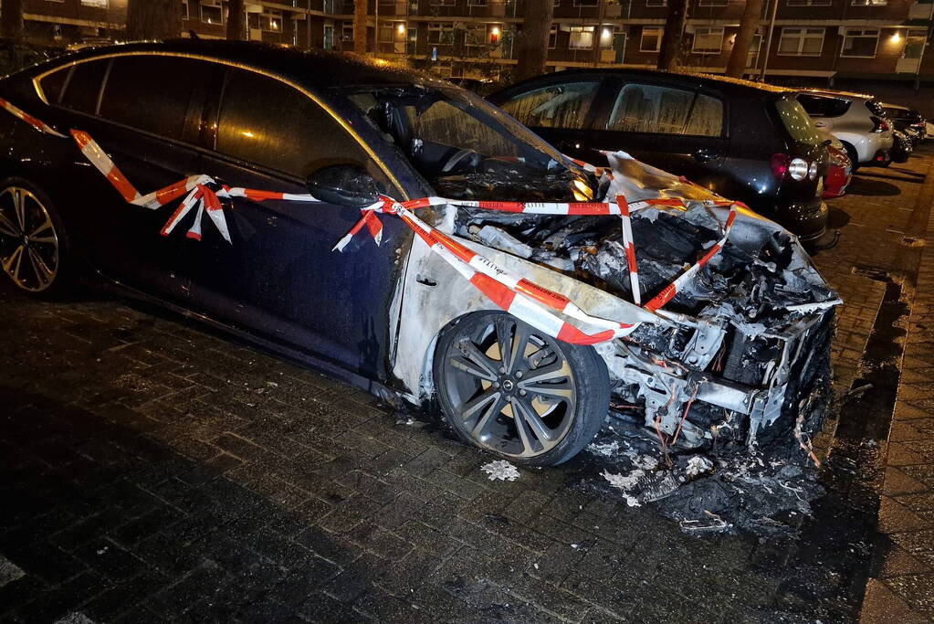 Auto loopt forse schade op bij brand