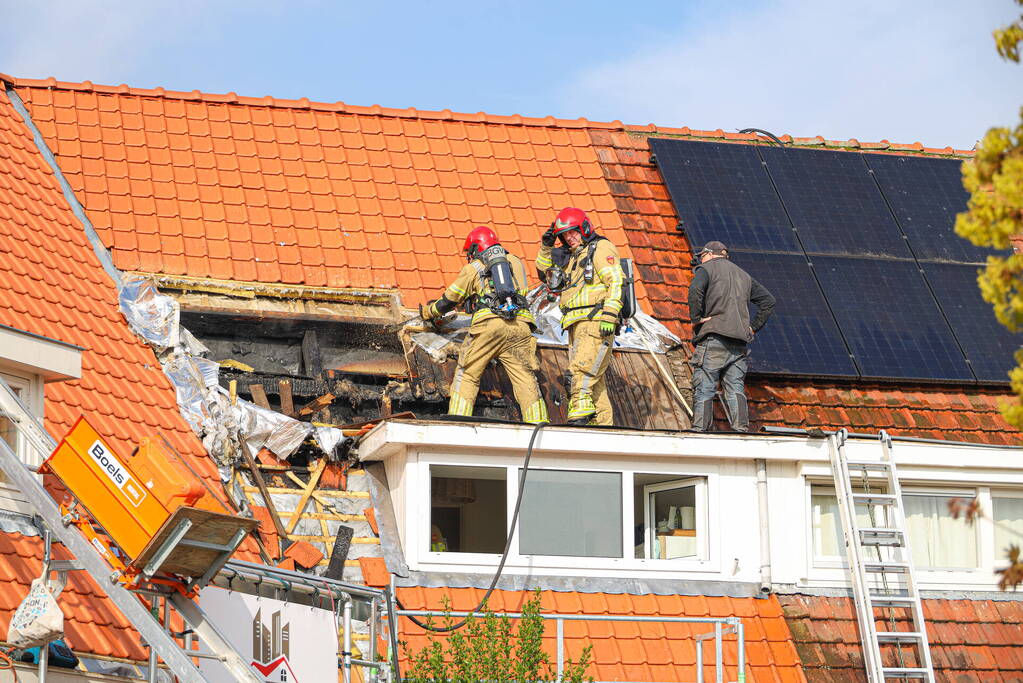 Veel schade naar brand op dak