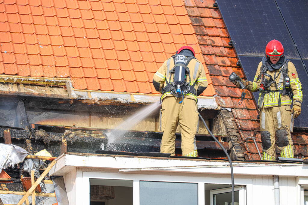 Veel schade naar brand op dak