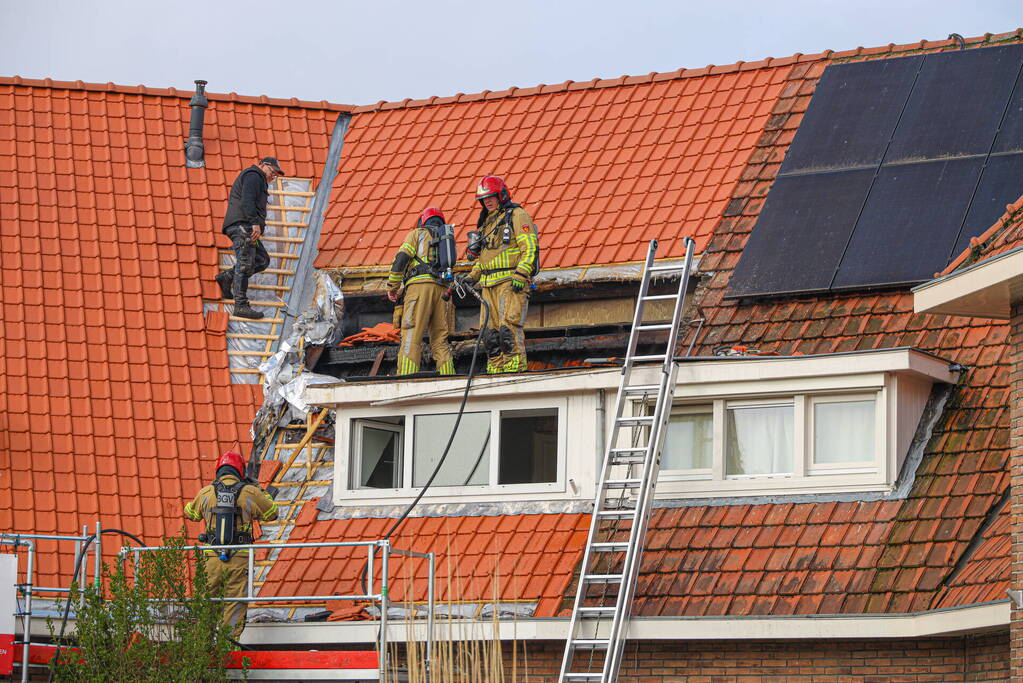 Veel schade naar brand op dak