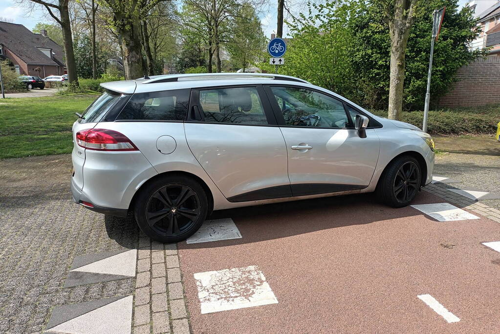 Scooterrijder geschept door automobilist