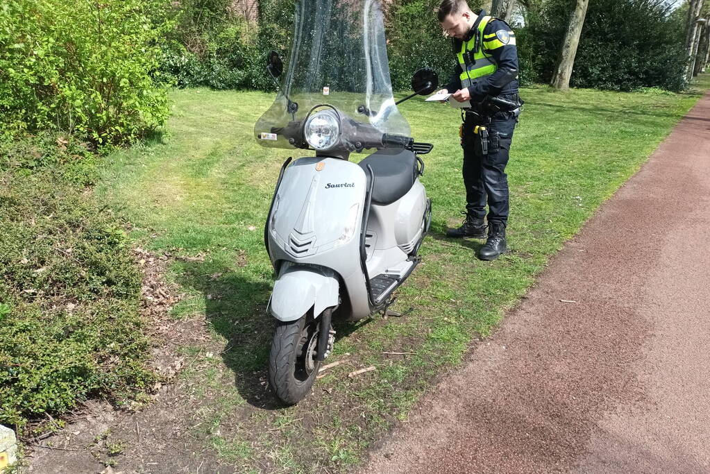 Scooterrijder geschept door automobilist