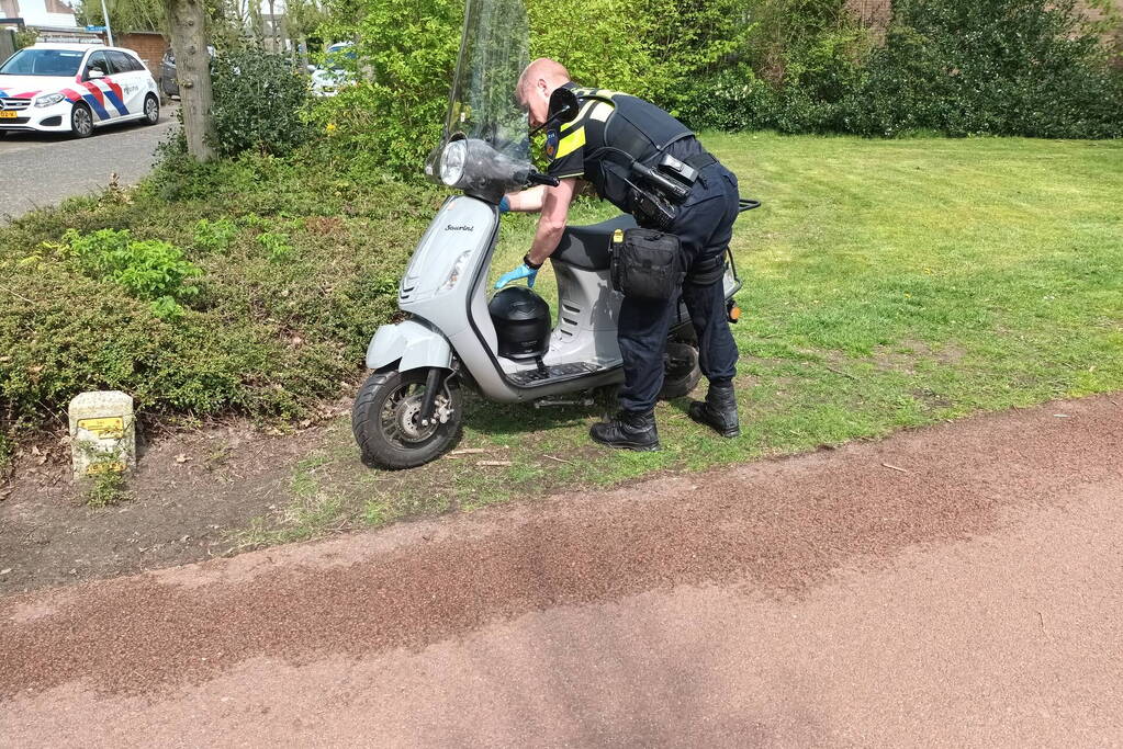 Scooterrijder geschept door automobilist