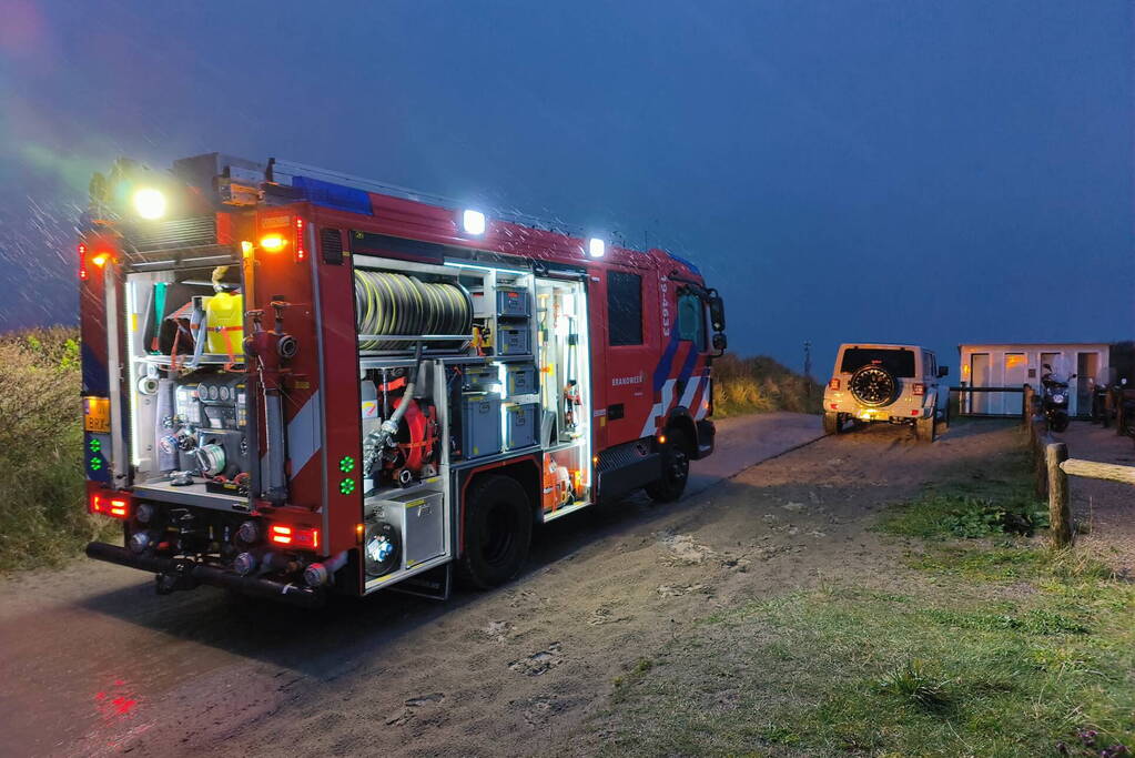 Nacontrole in strandpaviljoen na blikseminslag