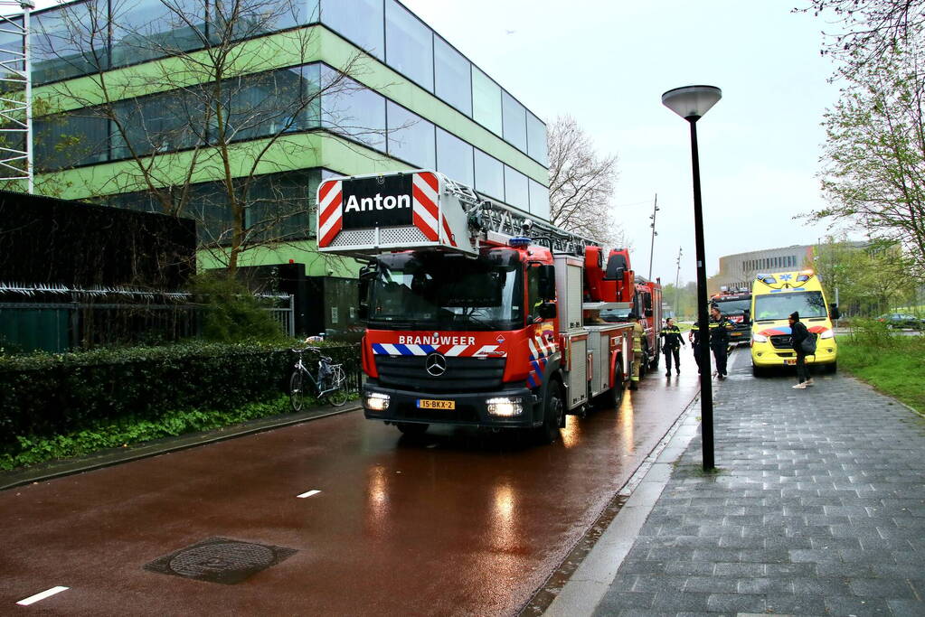 Persoon ademt rook in bij brand
