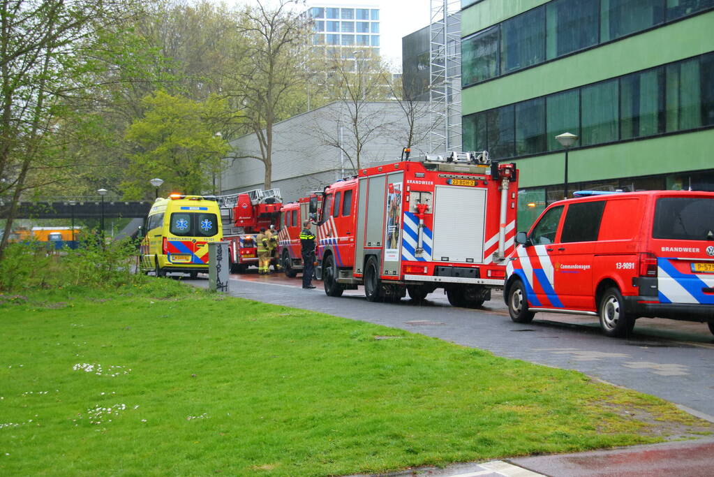 Persoon ademt rook in bij brand