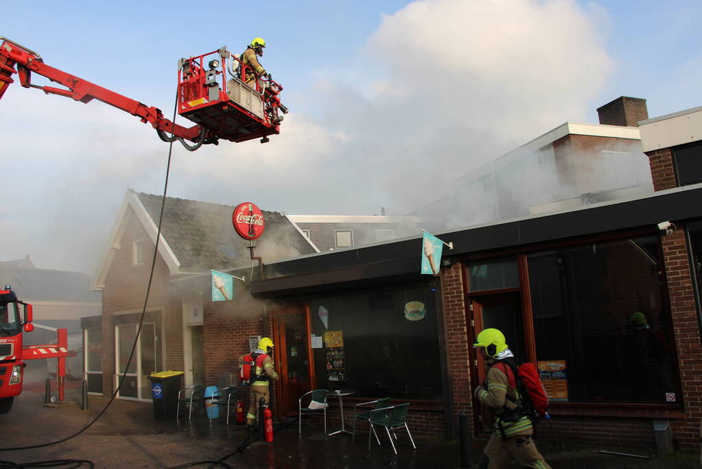 Keukenbrand in snackbar