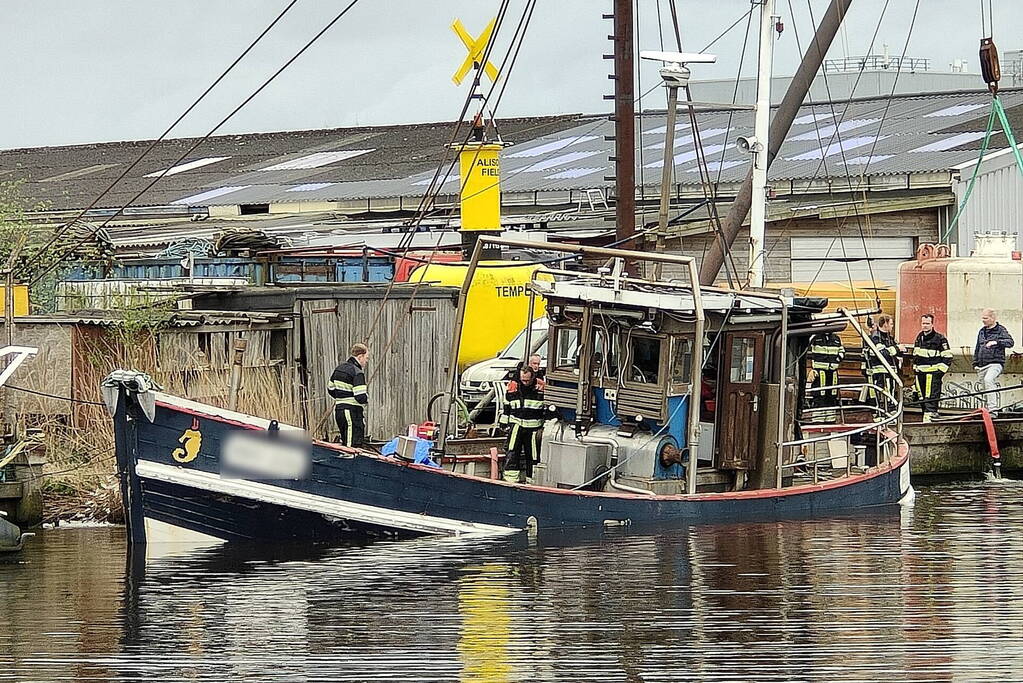 Vissersboot dreigt te zinken