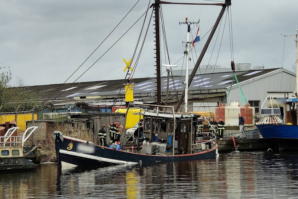 Vissersboot dreigt te zinken