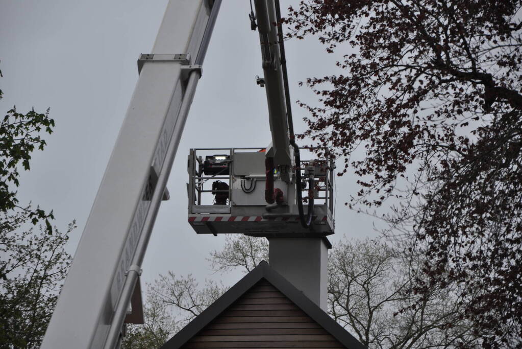 Brandweer doet onderzoek naar schoorsteenbrand