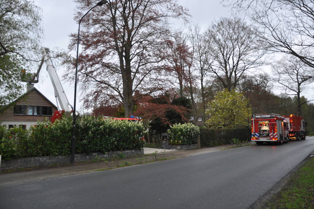 Brandweer doet onderzoek naar schoorsteenbrand
