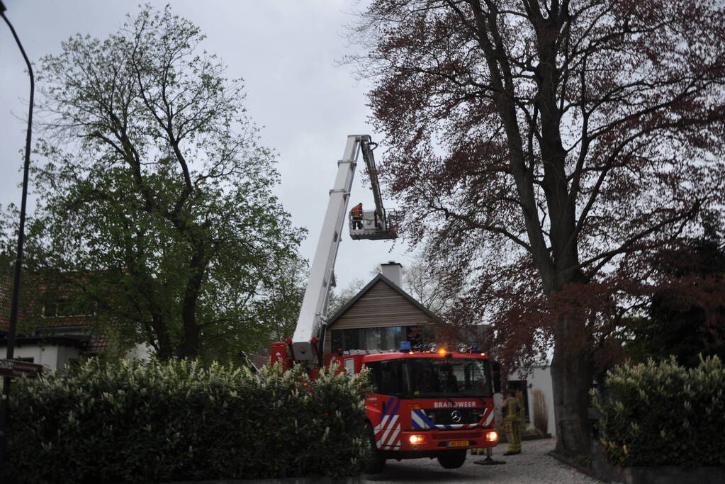 Brandweer doet onderzoek naar schoorsteenbrand