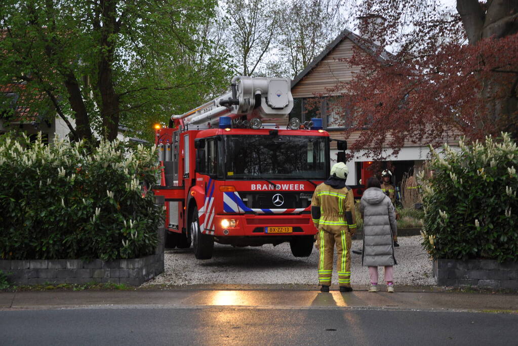Brandweer doet onderzoek naar schoorsteenbrand