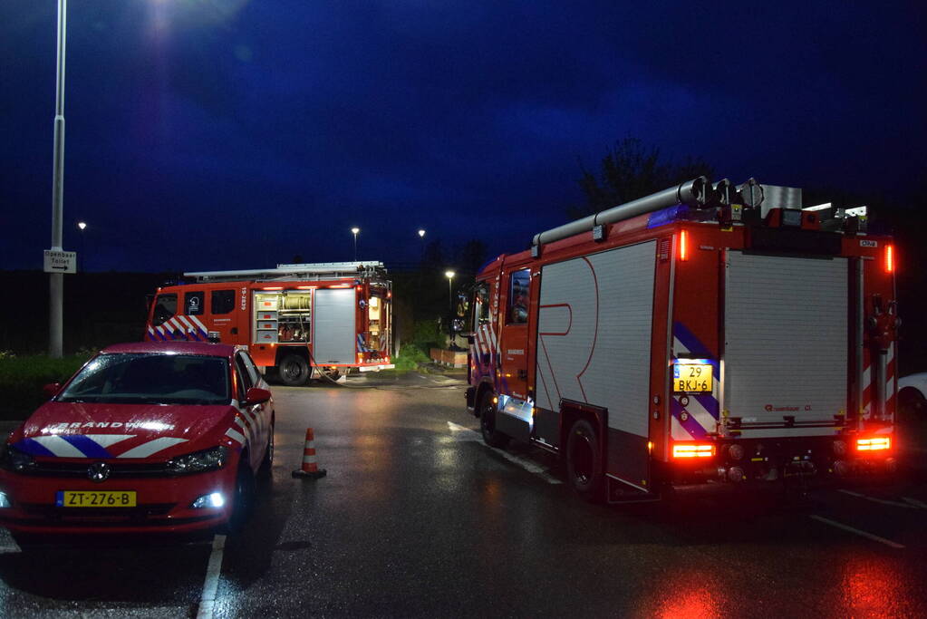 Flinke inzet voor smeulbrand op openbaar toilet